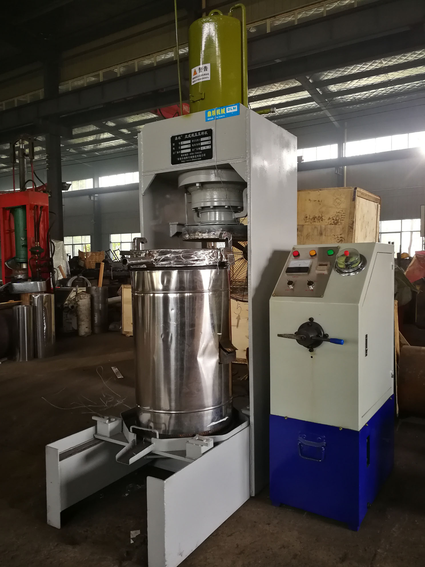 不銹鋼超高壓立式液壓壓榨機，果汁壓榨機，果渣壓榨機，藥材壓榨，油渣處理，白土壓榨